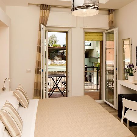 Sorrento Comfort Rooms Con Piscina Exterior photo